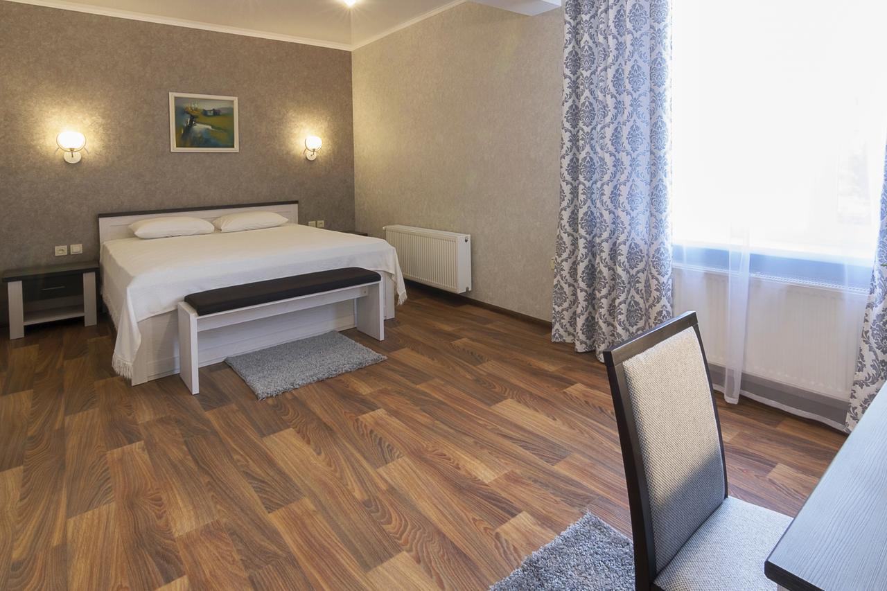 Centralny Hotel Krivoy Rog Exterior foto